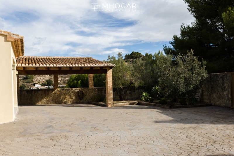 Rústica Elegancia - Casa de Campo a la venta en Benissa!